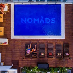 Nomads & Rooftop Pool Хостел Канкун